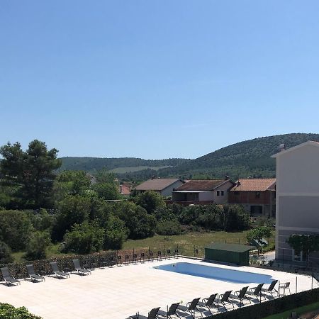 Lipovac Resort Ficus Bilice Bagian luar foto