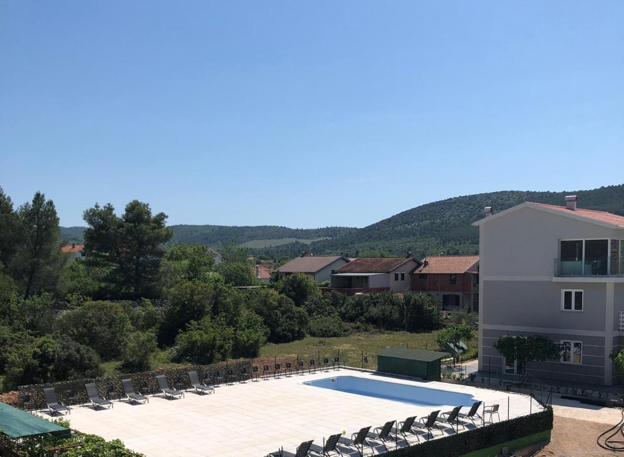 Lipovac Resort Ficus Bilice Bagian luar foto