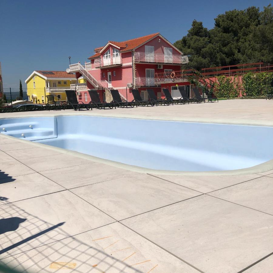 Lipovac Resort Ficus Bilice Bagian luar foto