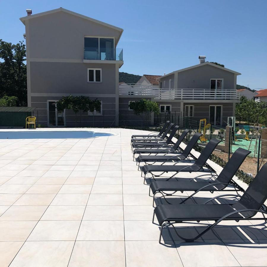 Lipovac Resort Ficus Bilice Bagian luar foto