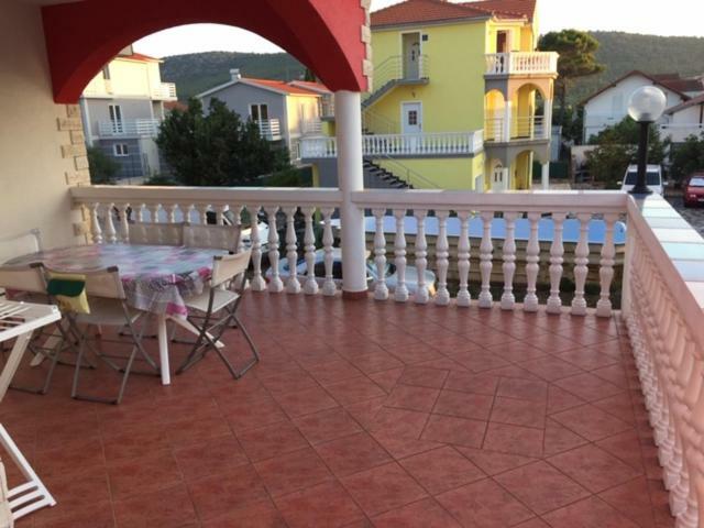 Lipovac Resort Ficus Bilice Bagian luar foto